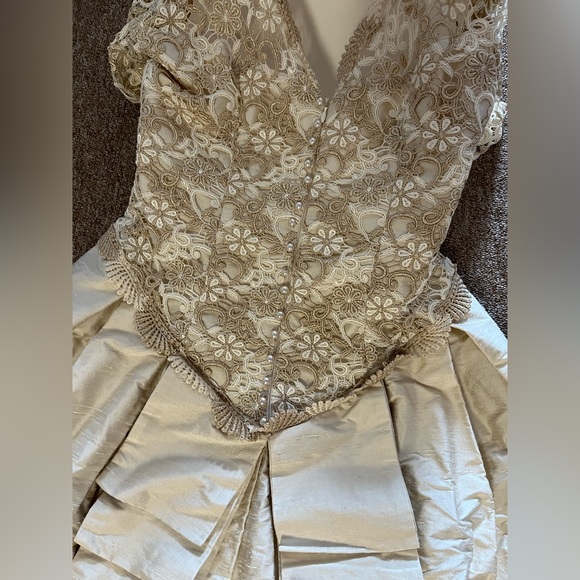 Vintage Gold Wedding Gown - Picture 3 of 10